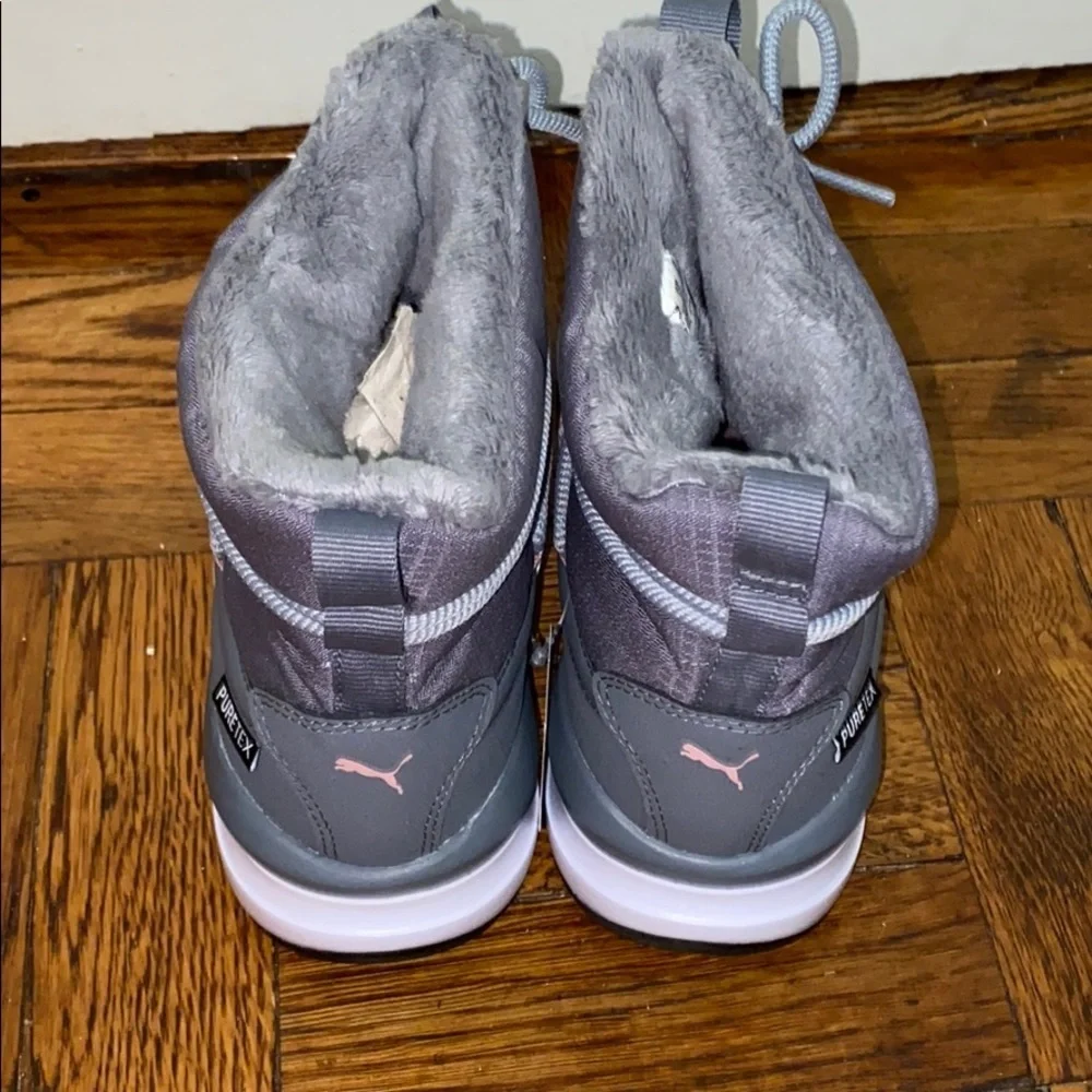 NWT Puma adela winter boots jr size: 5 big kids